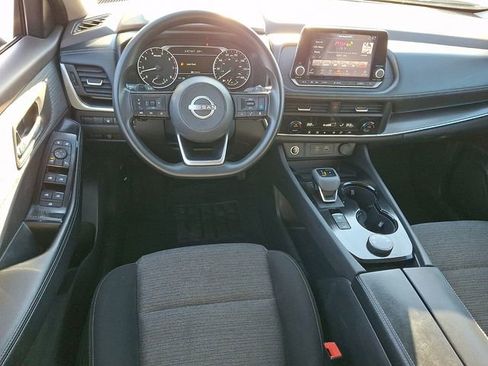 Used 2023 Nissan Rogue SV image 11