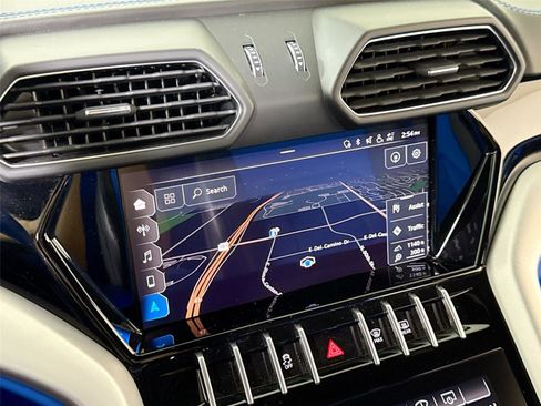 Used 2021 Lamborghini Urus image 18
