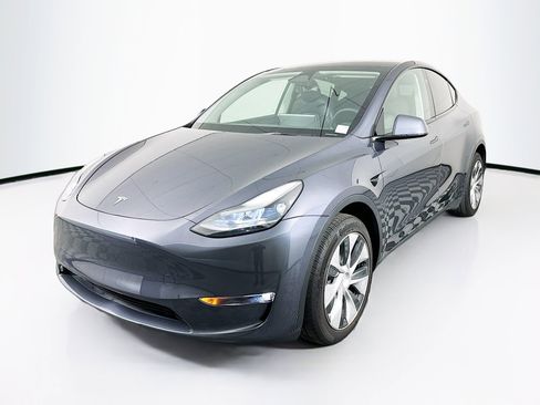 Used 2023 Tesla Model Y Long Range image 3