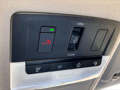 Used 2025 Nissan Sentra SR w/ SR Premium Package FWD image 34