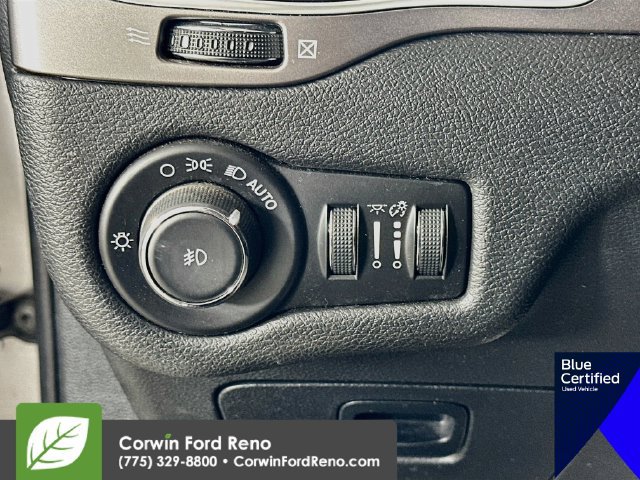 Used 2019 Jeep Cherokee Latitude Plus AWD/4WD image 13
