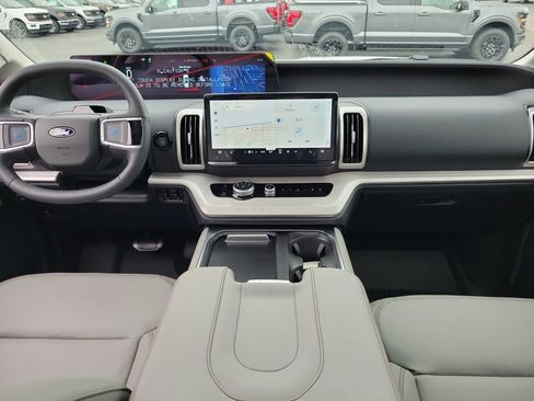 New 2025 Ford Expedition Active image 11