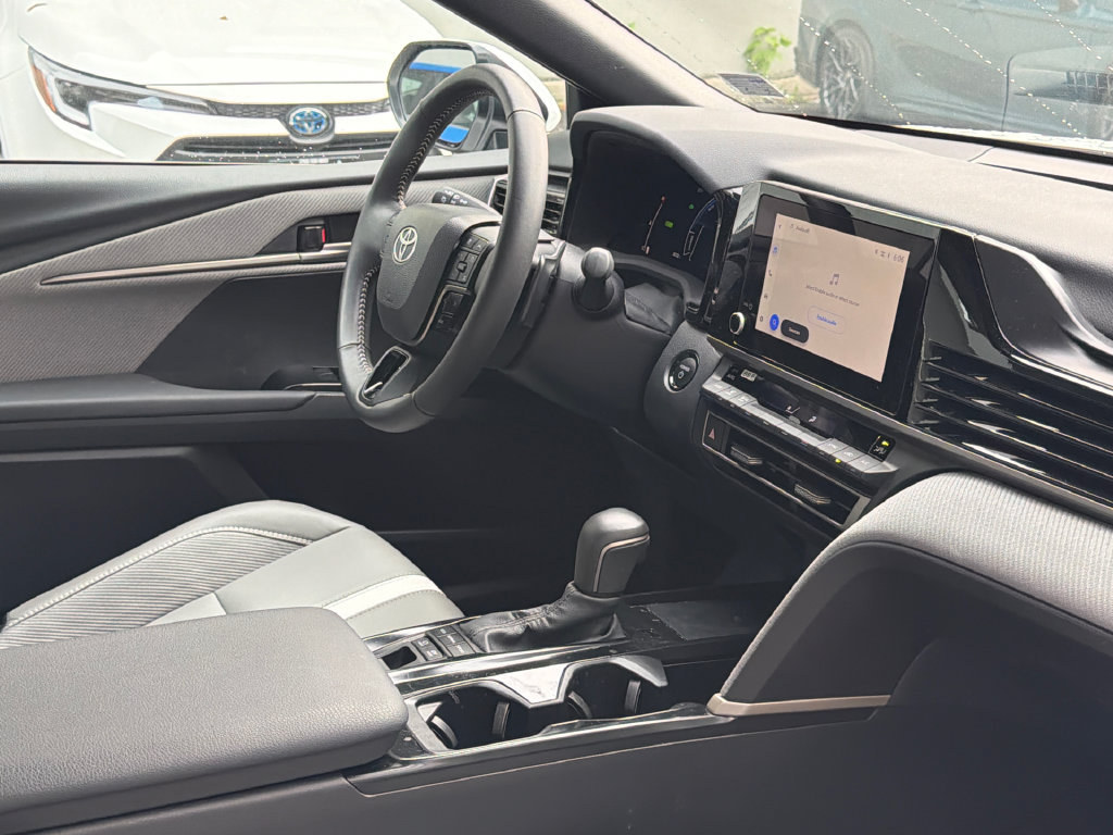 Used 2025 Toyota Camry SE FWD image 15