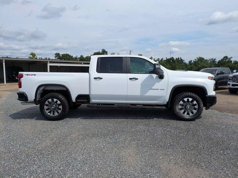 Used 2024 Chevrolet Silverado 2500 Custom w/ Custom Value Package AWD/4WD image 3