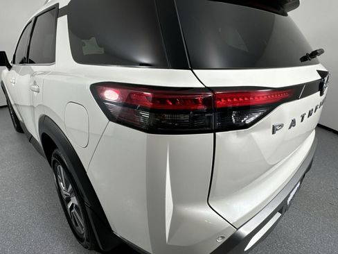 Used 2022 Nissan Pathfinder SL image 32