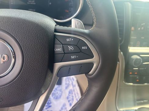 Used 2017 Jeep Grand Cherokee Overland AWD/4WD image 38