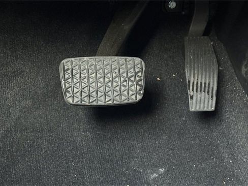 Certified 2024 Chevrolet Equinox EV LT image 42