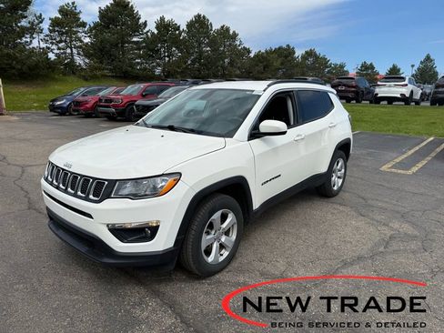 Used 2019 Jeep Compass Latitude w/ Cold Weather Group AWD/4WD image 1
