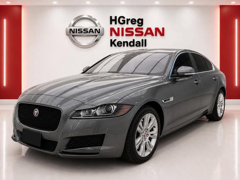 Used 2017 Jaguar XF Premium RWD image 3