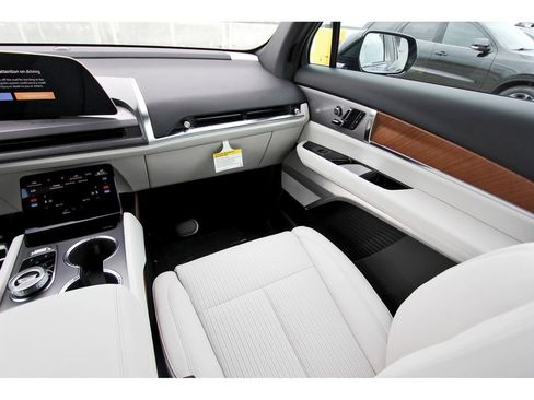 New 2026 Cadillac Vistiq Sport image 10