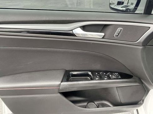 Used 2016 Ford Fusion SE FWD image 16