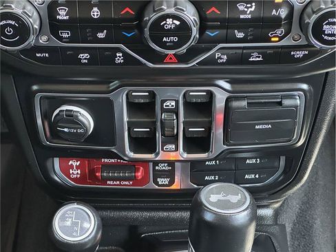 Used 2021 Jeep Wrangler Unlimited Rubicon w/ Dual Top Group AWD/4WD image 27