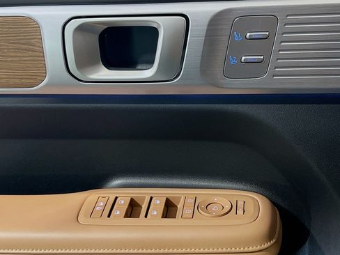 Used 2025 Hyundai Santa Fe Limited AWD/4WD image 14