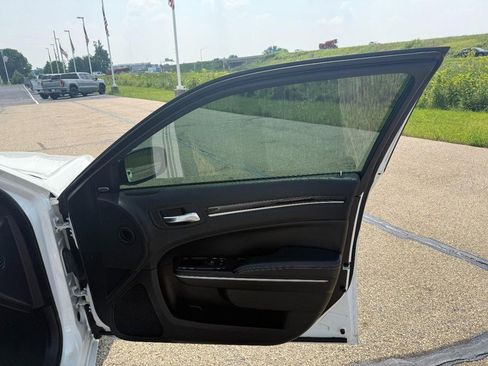 Used 2019 Chrysler 300 S RWD image 22