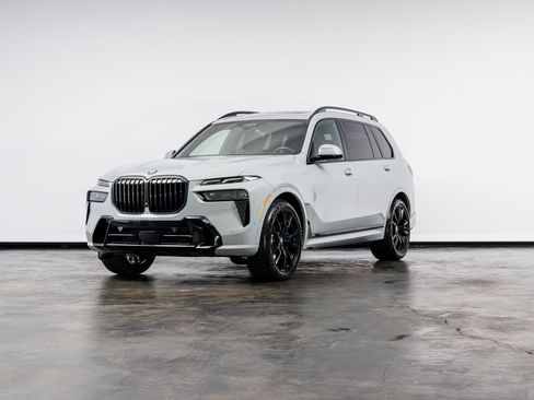 Used 2024 BMW X7 xDrive40i w/ M Sport Package image 7