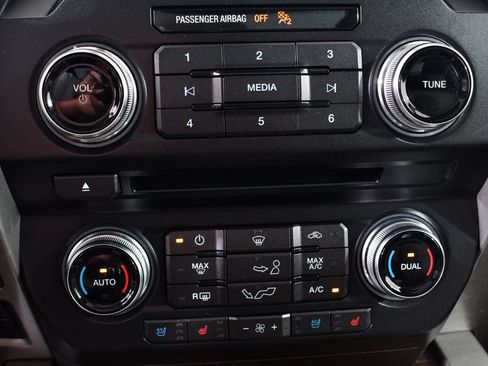 Used 2016 Ford F150 Lariat w/ Equipment Group 502A Luxury AWD/4WD image 29