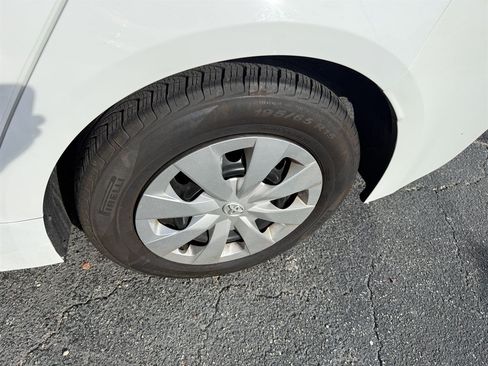 Used 2021 Toyota Corolla L FWD image 9