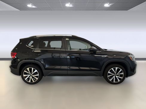 Used 2022 Volkswagen Taos SE FWD image 8