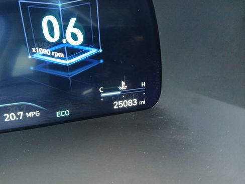 Used 2024 Hyundai Palisade SEL w/ Premium Package FWD image 7