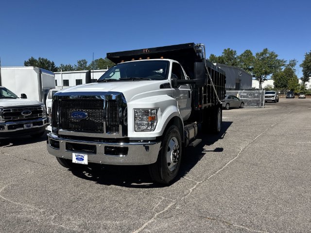 Used 2026 Ford F750 2WD Regular Cab Super Duty image 1