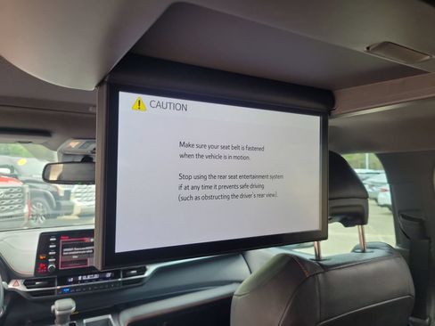 Used 2024 Toyota Sienna XSE w/ XSE Premium Package FWD image 19