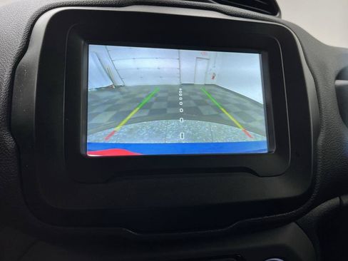 Used 2020 Jeep Renegade Latitude w/ Cold Weather Group FWD image 5