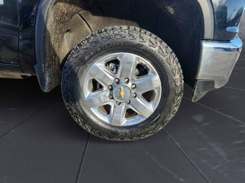 Used 2022 Chevrolet Silverado 2500 LTZ w/ LTZ Convenience Package image 9