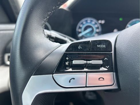 Used 2023 Hyundai Elantra Limited image 16