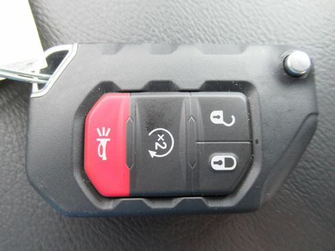 Used 2025 Jeep Gladiator Sport AWD/4WD image 32