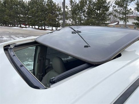 Used 2017 Toyota Sienna XLE image 8