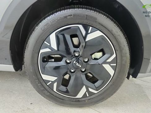 Used 2024 Kia Niro Wave w/ Wave Preserve Package FWD image 58