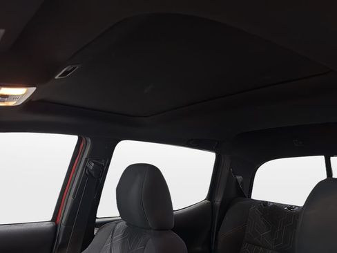 Used 2016 Toyota Tacoma SR5 AWD/4WD image 35