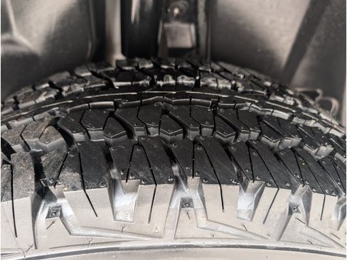 Used 2019 Jeep Cherokee Trailhawk AWD/4WD image 21