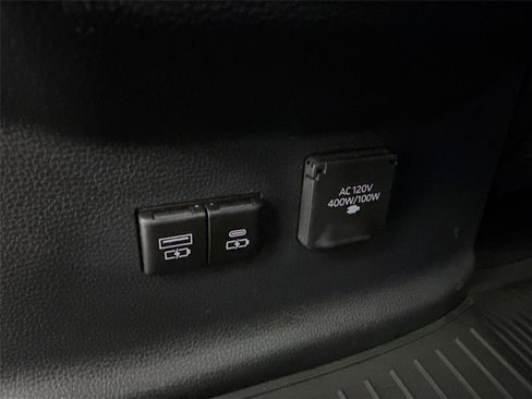 Used 2024 Toyota Tundra Platinum AWD/4WD image 41