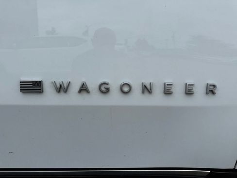 Used 2025 Jeep Wagoneer L Series II AWD/4WD image 46