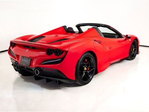 Certified 2021 Ferrari F8 Tributo image 7