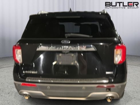 Used 2022 Ford Explorer Limited w/ Equipment Group 301A AWD/4WD image 9