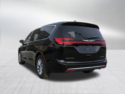 New 2026 Chrysler Pacifica Limited FWD image 5