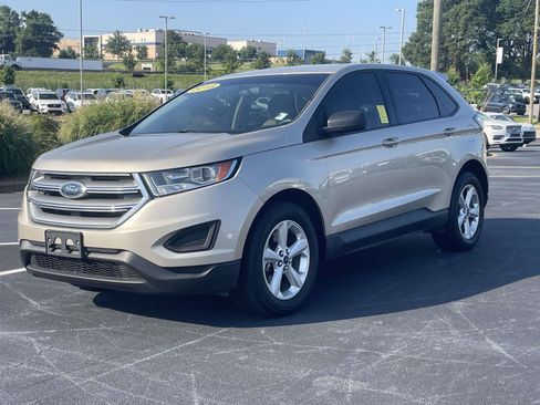 Used 2018 Ford Edge SE w/ Cargo Accessory Package AWD/4WD image 3