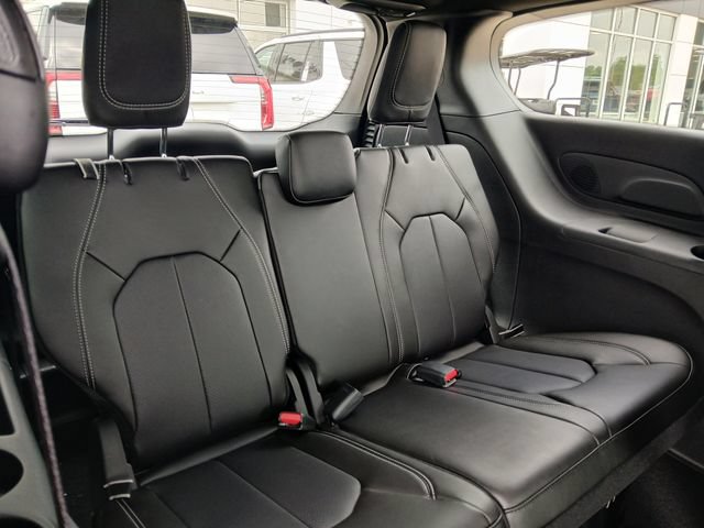 New 2027 Chrysler Pacifica Select w/ Family Tech Group FWD image 20