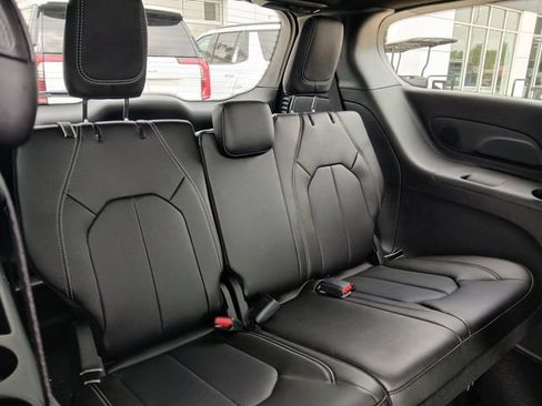 New 2027 Chrysler Pacifica Select FWD image 20