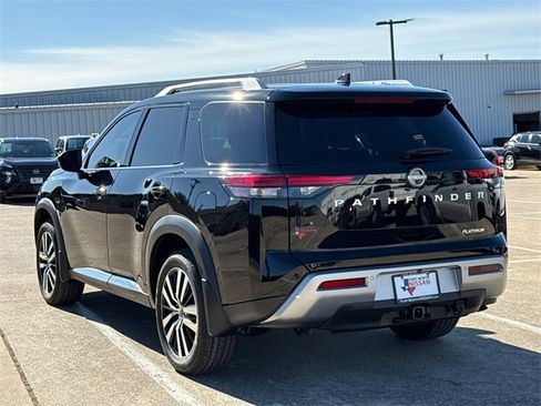New 2025 Nissan Pathfinder Platinum image 7