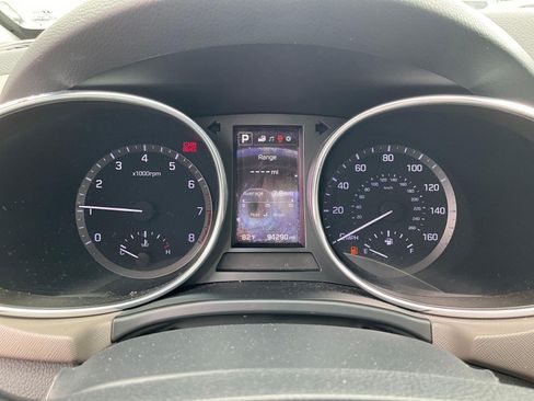 Used 2017 Hyundai Santa Fe Limited FWD image 12