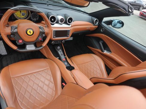 Used 2015 Ferrari California T RWD image 14