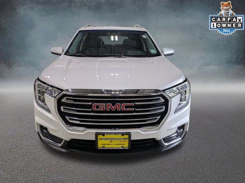 Used 2024 GMC Terrain SLT w/ Infotainment Package II AWD/4WD image 2