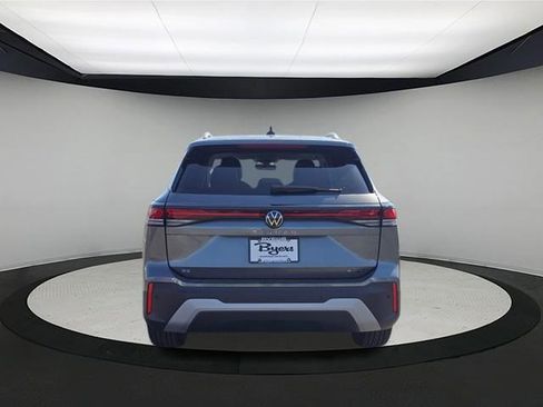 New 2026 Volkswagen Tiguan SE image 6