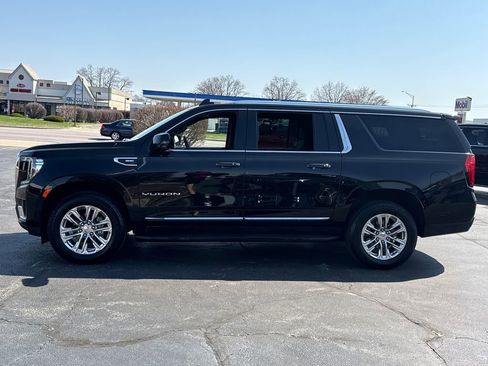 Used 2022 GMC Yukon XL SLT w/ SLT Premium Package AWD/4WD image 7