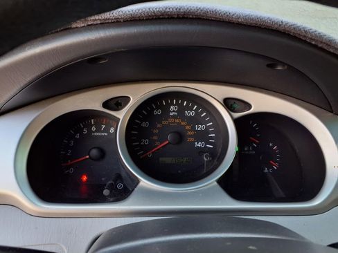 Used 2005 Toyota Highlander 2WD w/ 3rd Row image 11
