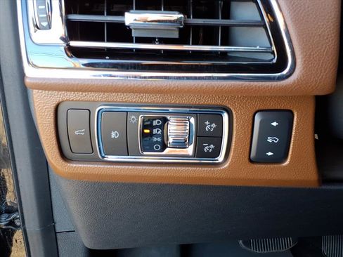 Used 2024 Lincoln Navigator Reserve image 19