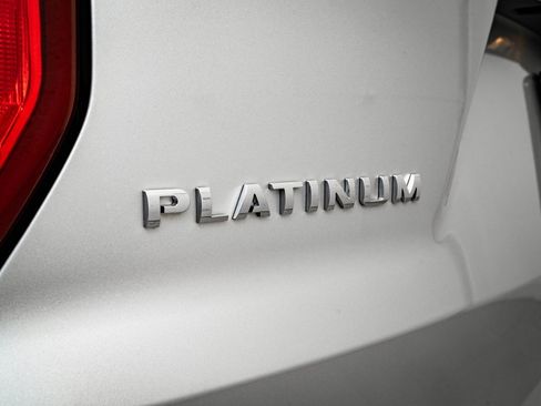 Used 2017 Ford Explorer Platinum image 16